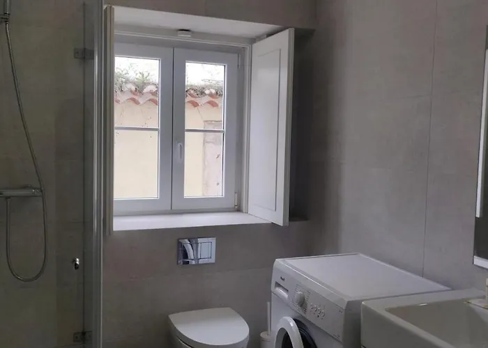 Castle Sao Jorge Modern